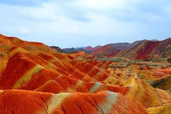 兰州>西宁>门源>祁连>张掖>嘉峪关>敦煌>大柴旦>德令哈>天空壹号>青海湖大环线8日游