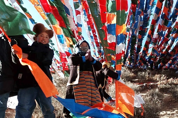 新年掛經幡祈福